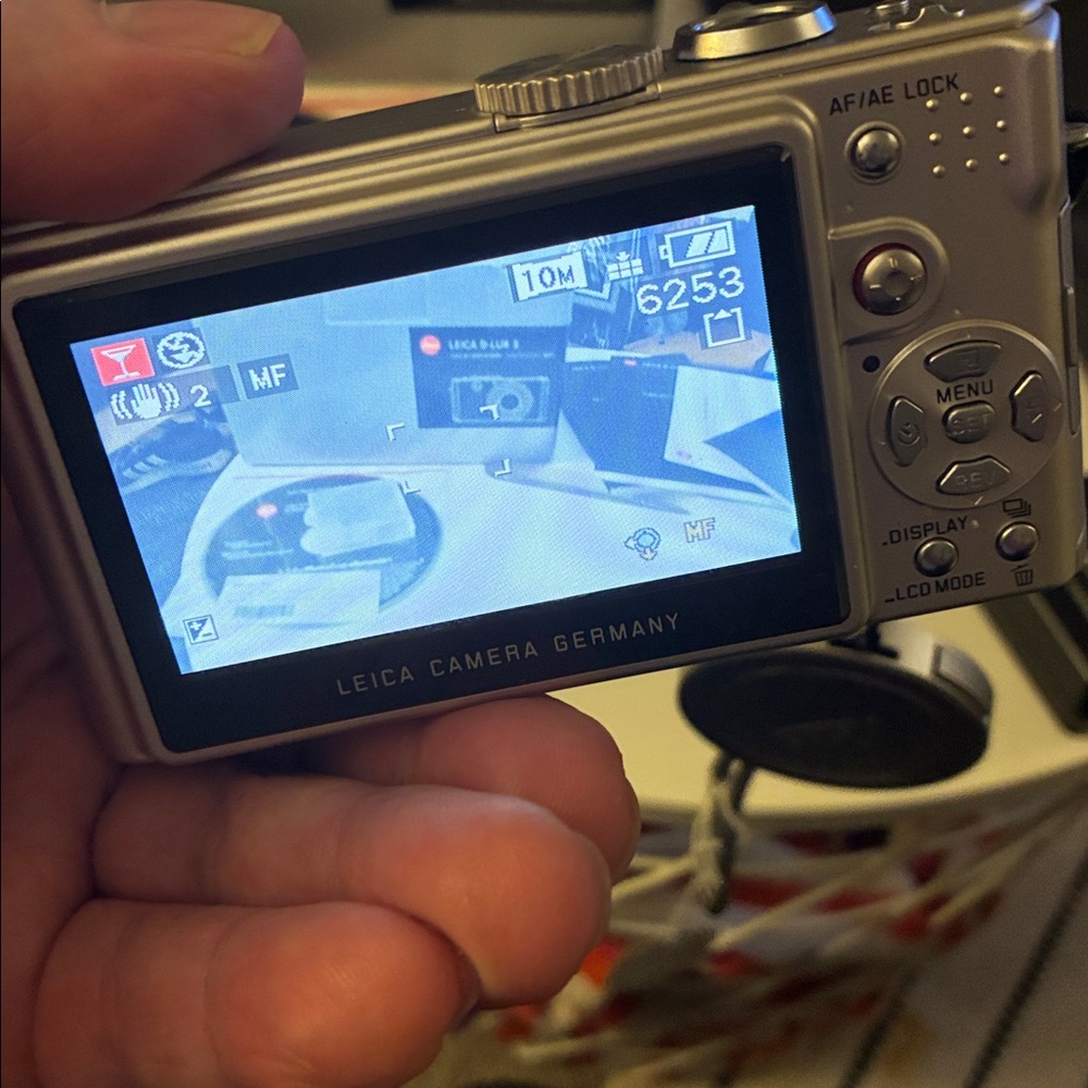 Leica D-Lux 3 Digital Camera - Picture 6 of 13